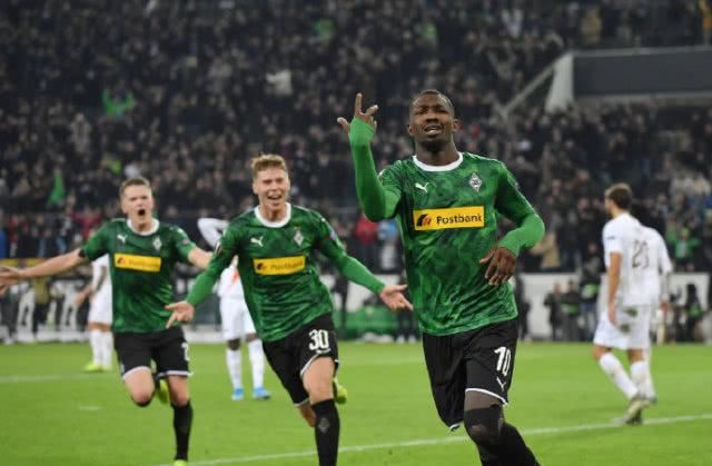 后卫的积极 后卫的积极